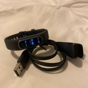 Garmin Vivosmart 4 w charger and box